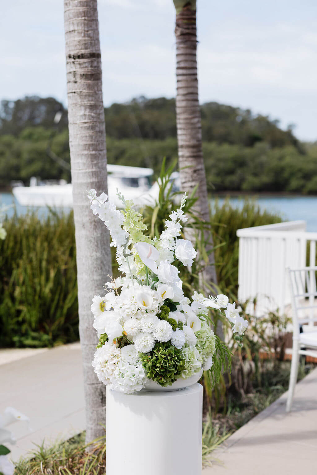 <b>White LUXE Ceremony Florals</b>